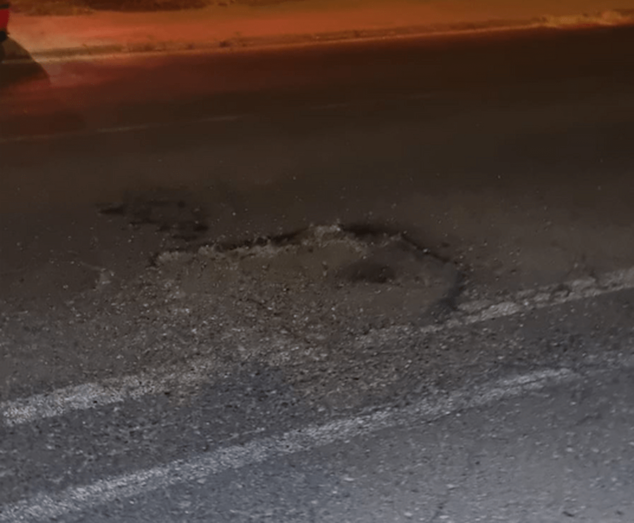 Imagen del bache en cuestión, ubicado en la calle Fuente del Sao / TA